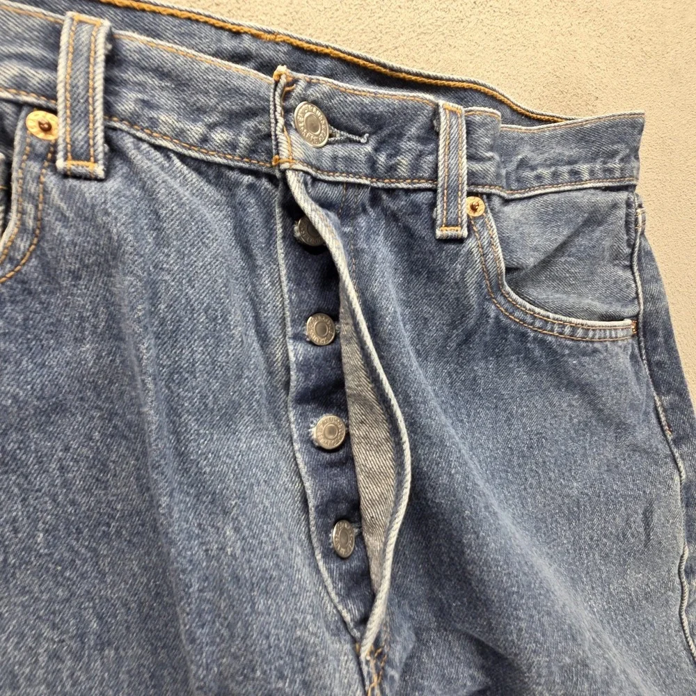 VTG Levis 501 Jeans Mens Blue Medium Wash Regular Straight Button Fly Fits 32x30